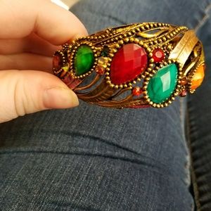 Gorgeous statement bracelet!